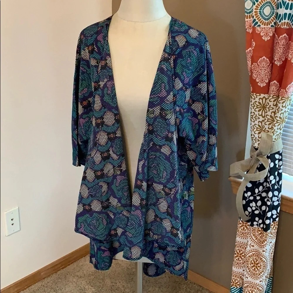 LuLaRoe Lindsay sweater size Small